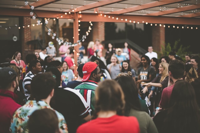 Menschenmenge bei Veranstaltung – Event-Updates